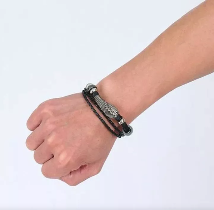 Pulseras de Cuero y Ala de Ángel
