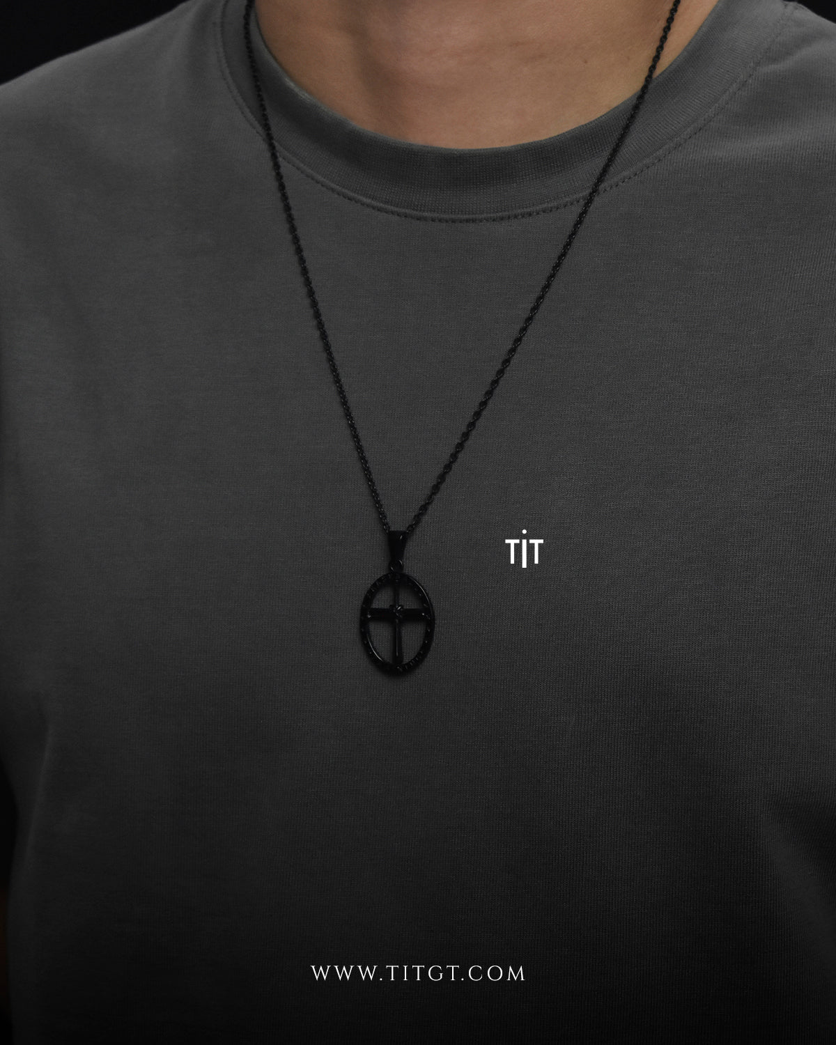 Collar Cruz en Circulo Negro