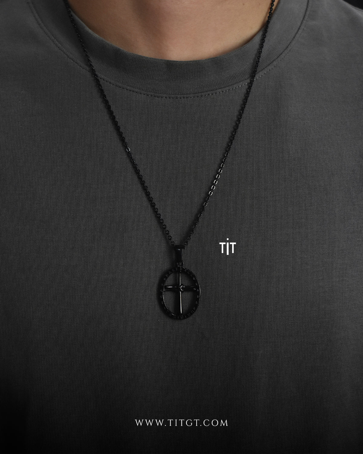 Collar Cruz en Circulo Negro