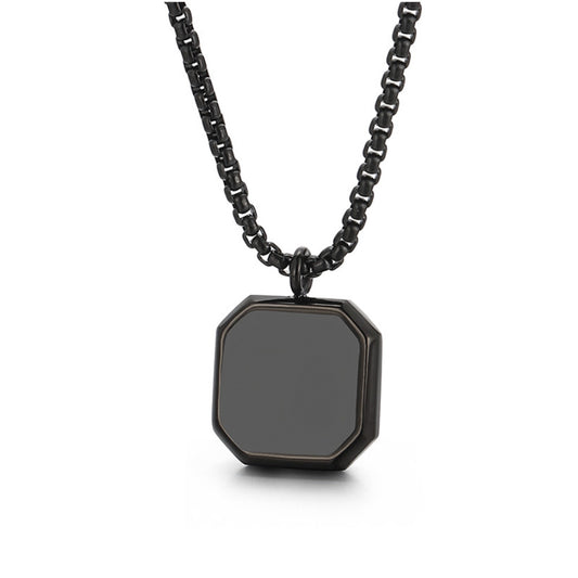Collar con Cuadrado Negro y Cadena Black